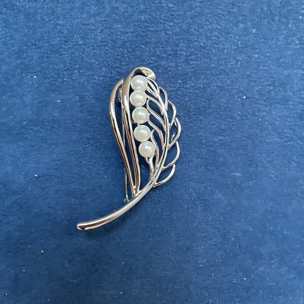 Mikimoto era silver pearl brooch in a leaf shape